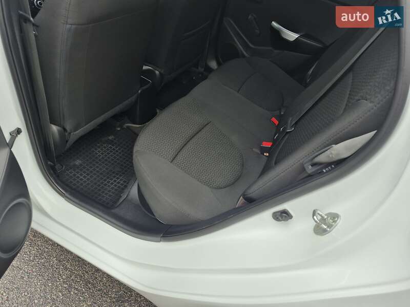 Хэтчбек Kia Rio 2013 в Киеве