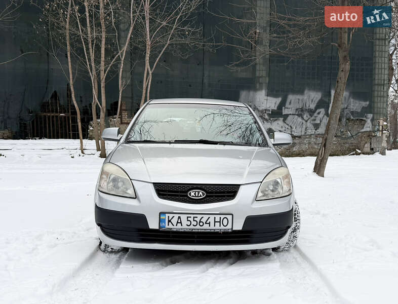 Хэтчбек Kia Rio 2008 в Киеве