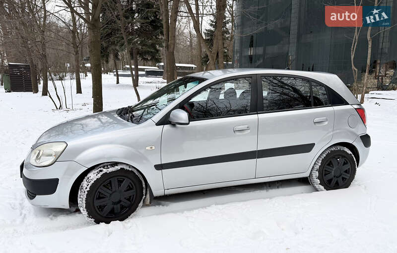 Хэтчбек Kia Rio 2008 в Киеве