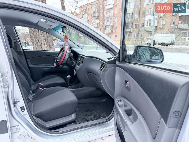 Хэтчбек Kia Rio 2008 в Киеве
