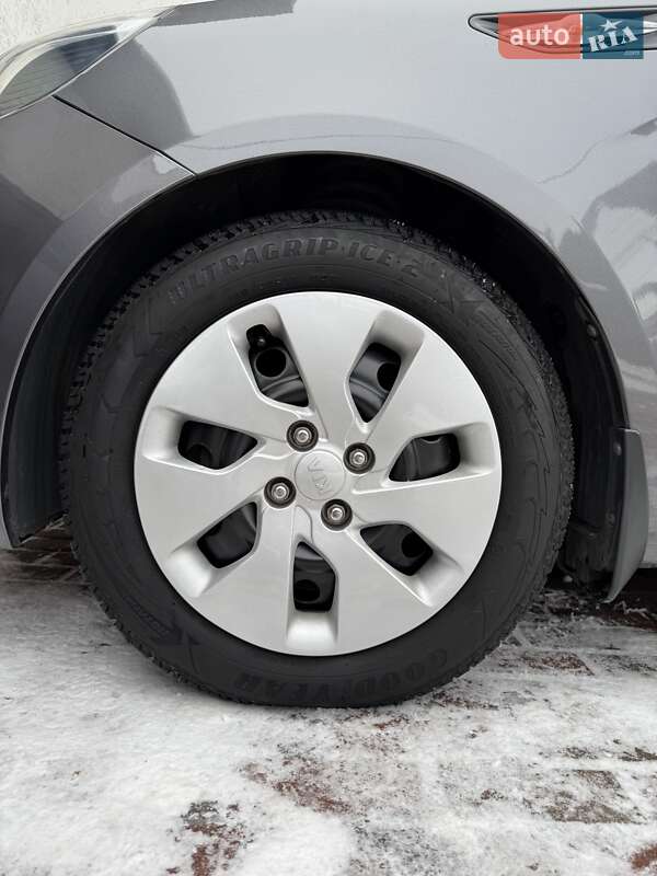 Седан Kia Rio 2012 в Киеве