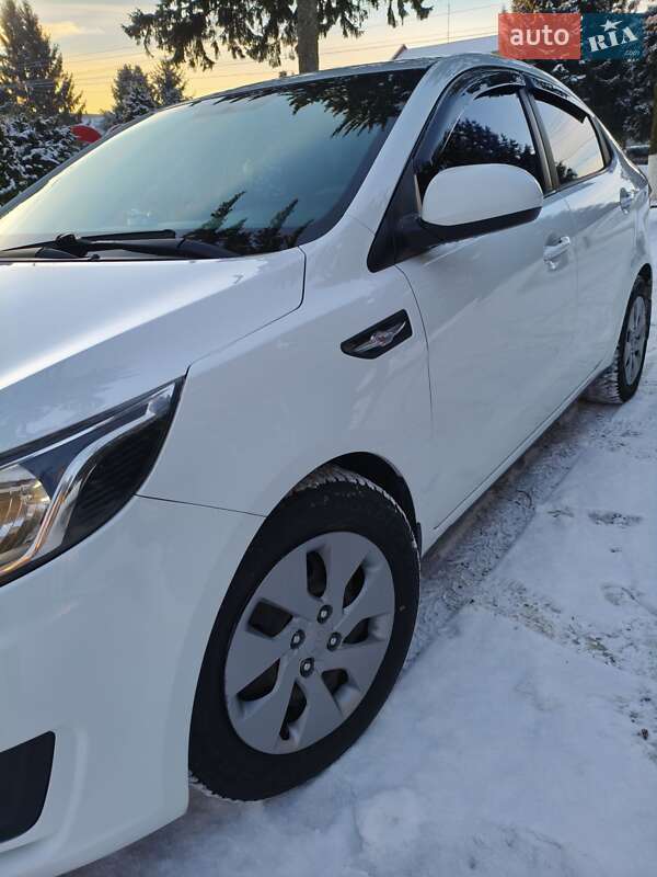 Седан Kia Rio 2013 в Калиновке