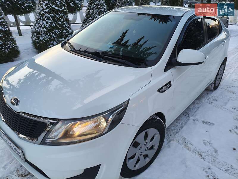 Седан Kia Rio 2013 в Калиновке