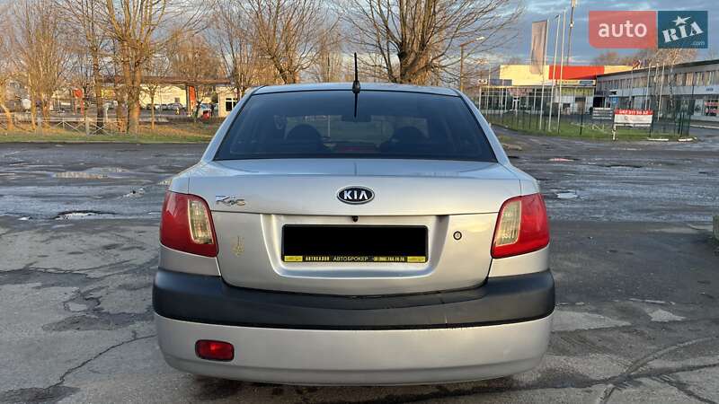 Седан Kia Rio 2006 в Николаеве