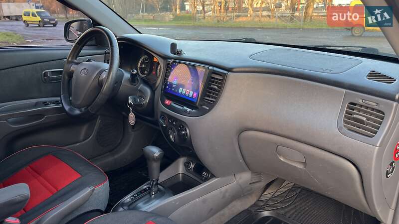 Седан Kia Rio 2006 в Николаеве