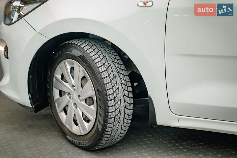Хэтчбек Kia Rio 2017 в Киеве