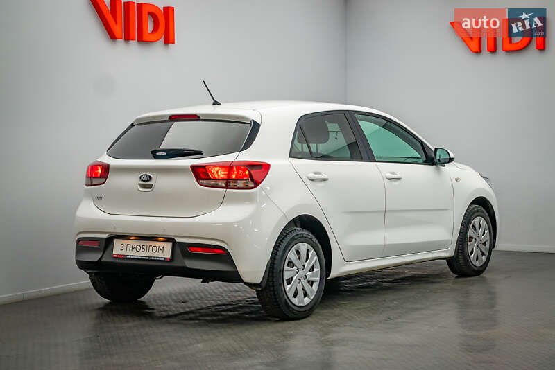 Хэтчбек Kia Rio 2017 в Киеве