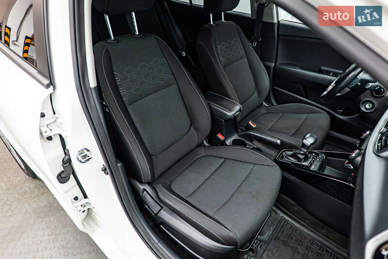 Хэтчбек Kia Rio 2017 в Киеве