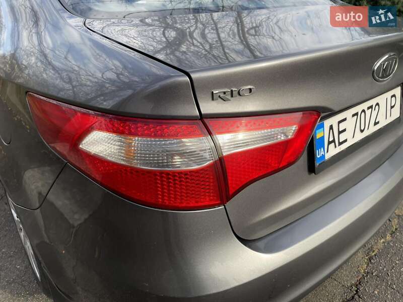 Седан Kia Rio 2012 в Зачепиловке