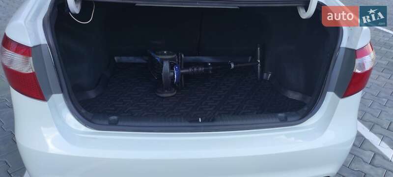 Седан Kia Rio 2012 в Хмельницком