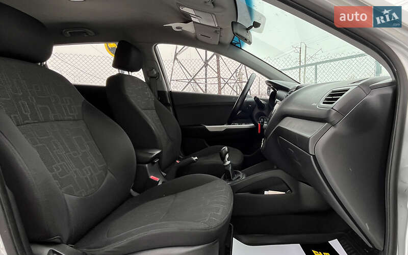 Хэтчбек Kia Rio 2013 в Стрые