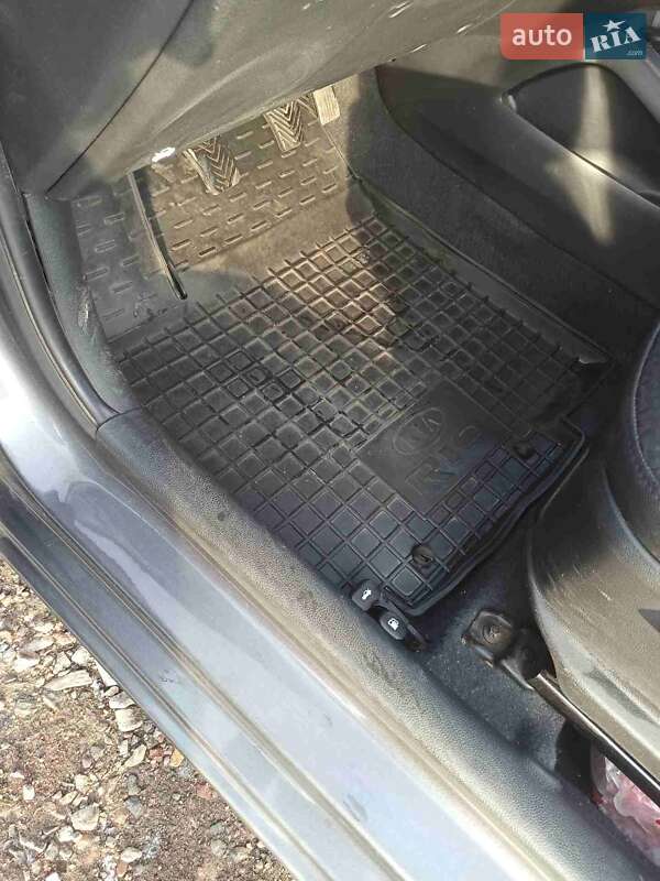 Седан Kia Rio 2013 в Полтаве