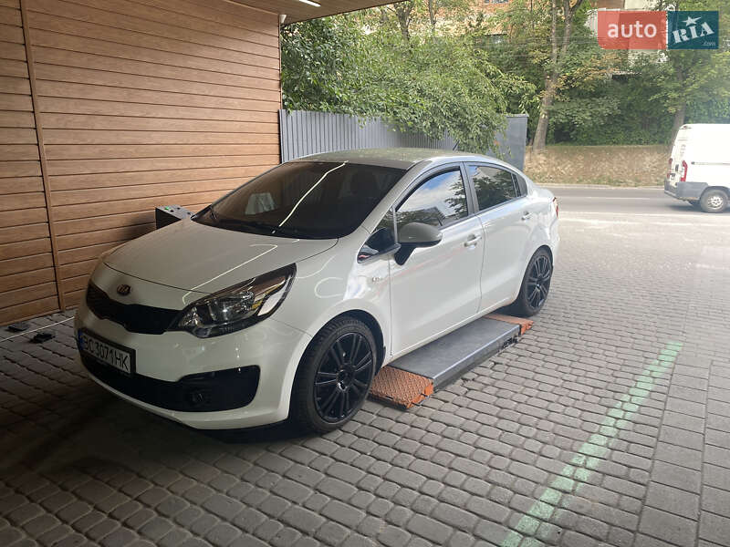 Седан Kia Rio 2017 в Львові