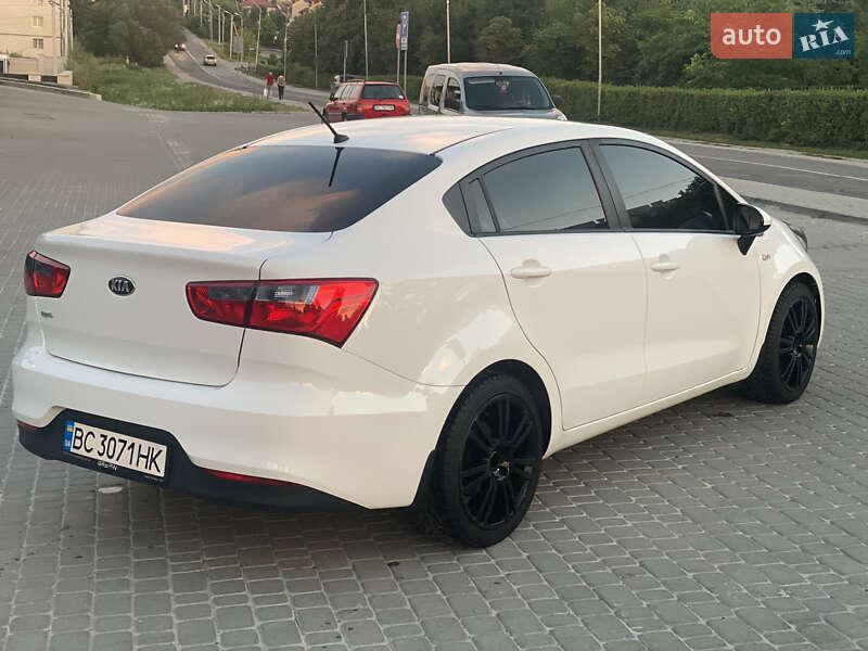 Седан Kia Rio 2017 в Львові