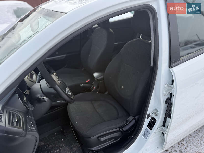 Седан Kia Rio 2013 в Полтаве