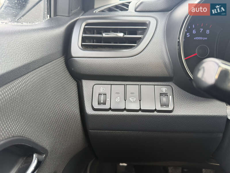 Седан Kia Rio 2013 в Полтаве
