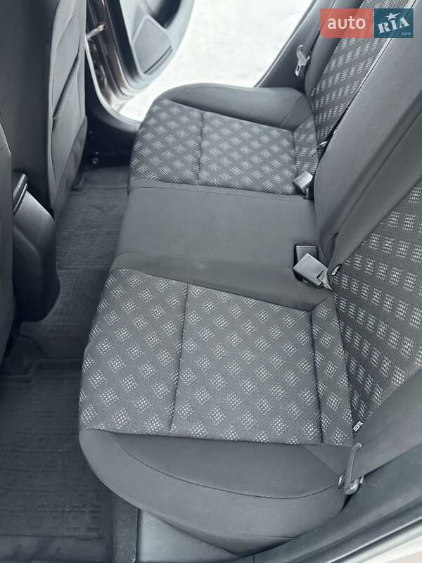 Седан Kia Rio 2017 в Киеве