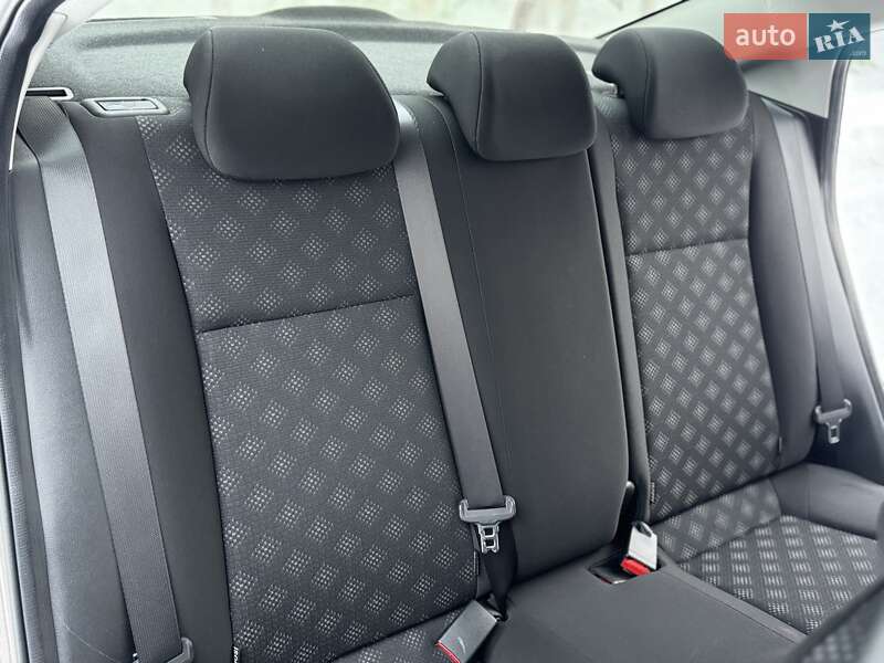 Седан Kia Rio 2017 в Киеве