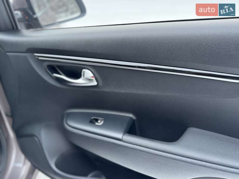 Седан Kia Rio 2017 в Киеве