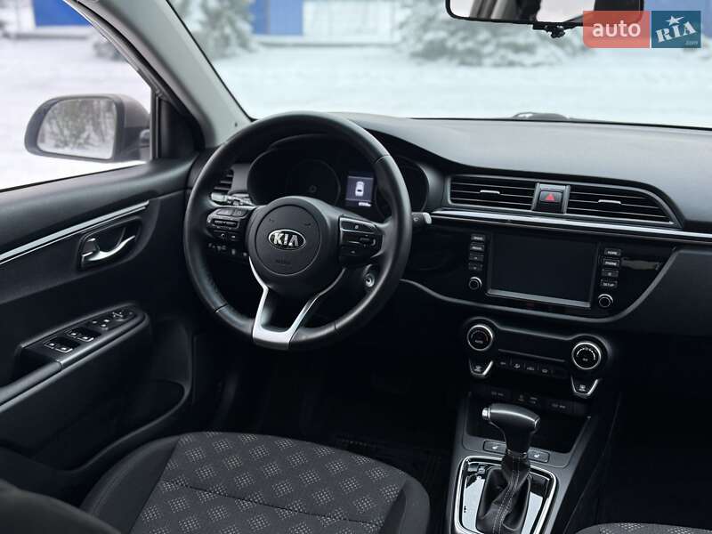 Седан Kia Rio 2017 в Киеве