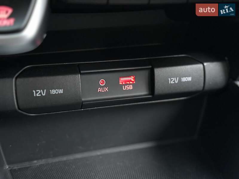 Седан Kia Rio 2017 в Киеве