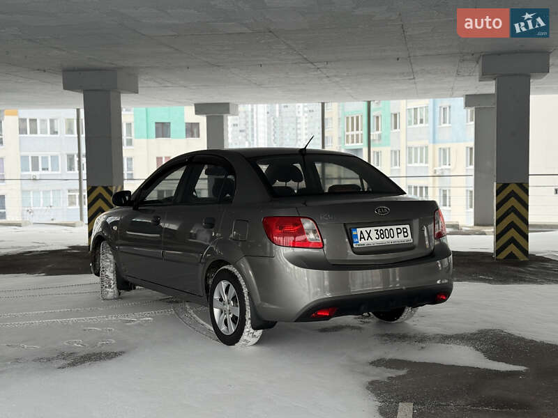 Седан Kia Rio 2010 в Харькове