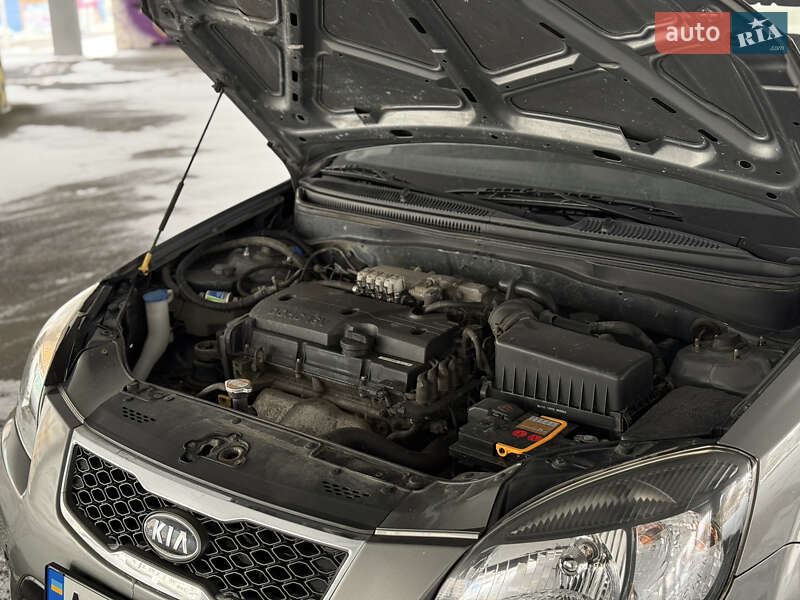 Седан Kia Rio 2010 в Харькове