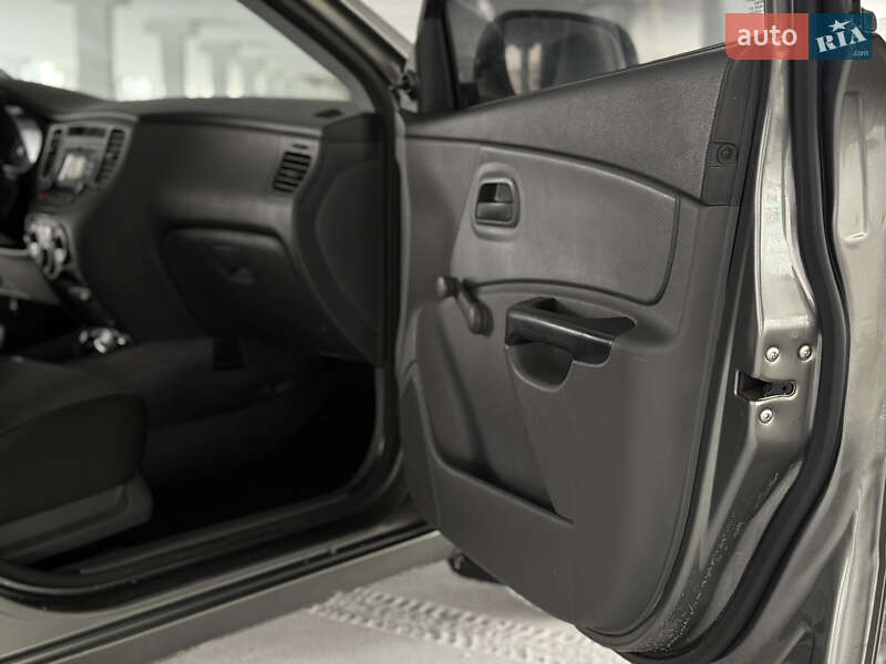 Седан Kia Rio 2010 в Харькове