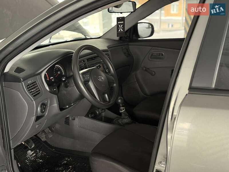 Седан Kia Rio 2010 в Харькове