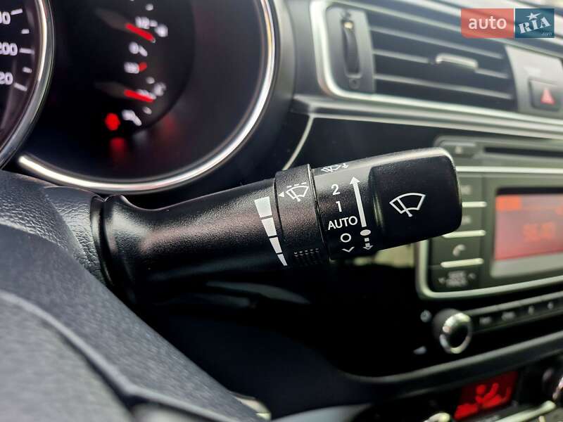 Седан Kia Rio 2015 в Киеве