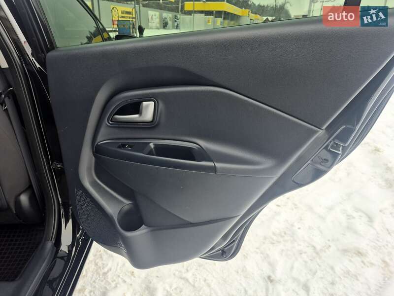 Седан Kia Rio 2015 в Киеве