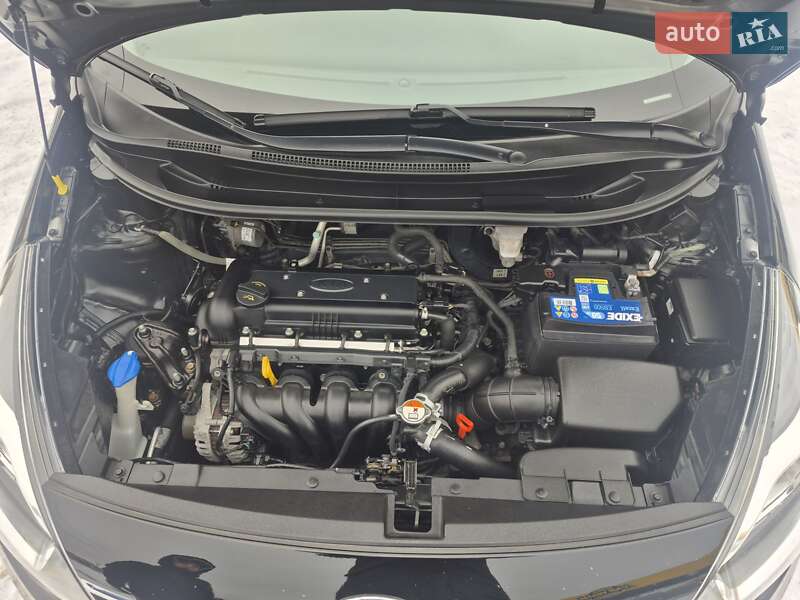 Седан Kia Rio 2015 в Киеве