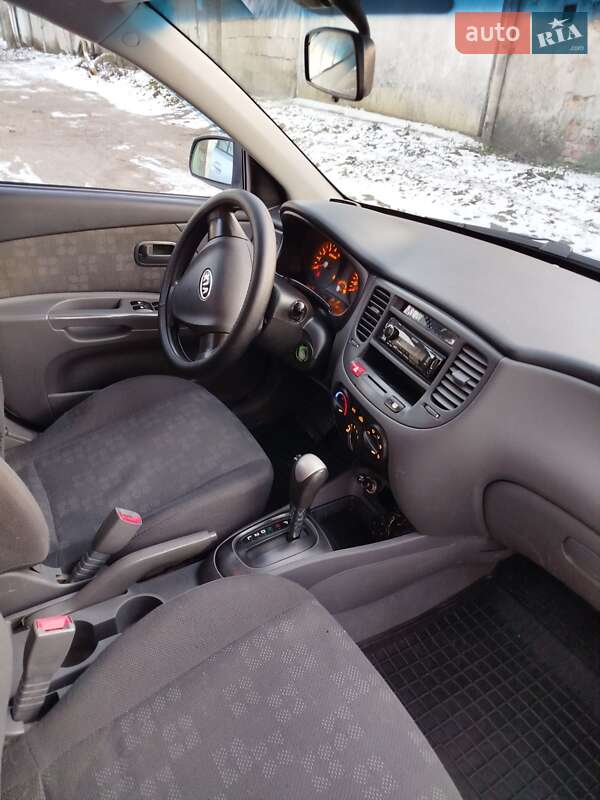 Хэтчбек Kia Rio 2007 в Николаеве