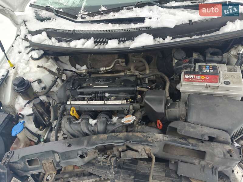 Хэтчбек Kia Rio 2012 в Остроге фото 7 Хэтчбек Kia Rio 2012 в Остроге