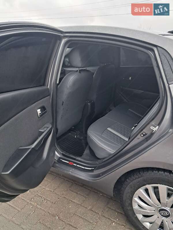 Седан Kia Rio 2012 в Кропивницком