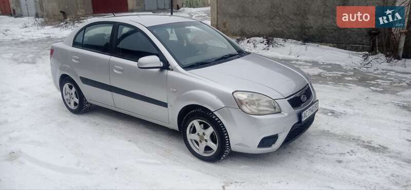 Седан Kia Rio 2011 в Подольске