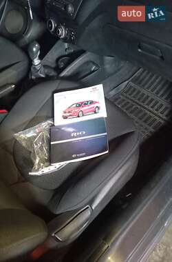 Седан Kia Rio 2013 в Миргороді