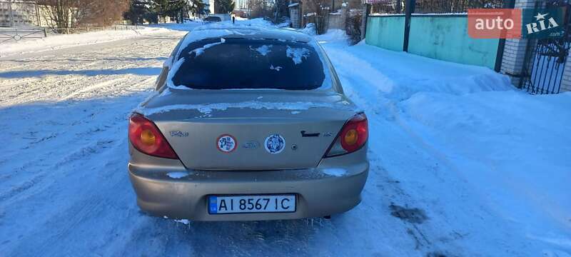 Седан Kia Rio 2002 в Бородянке
