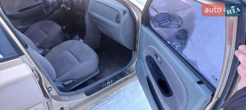 Седан Kia Rio 2002 в Бородянке