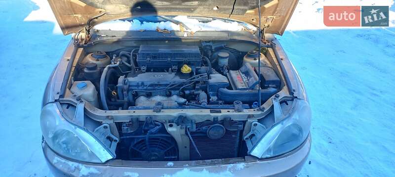 Седан Kia Rio 2002 в Бородянке