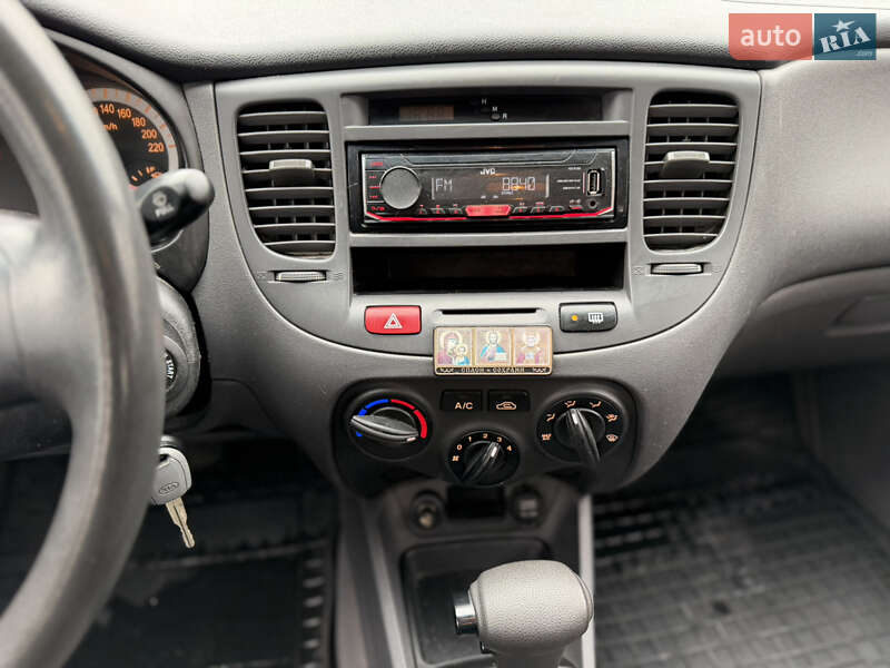 Седан Kia Rio 2005 в Киеве
