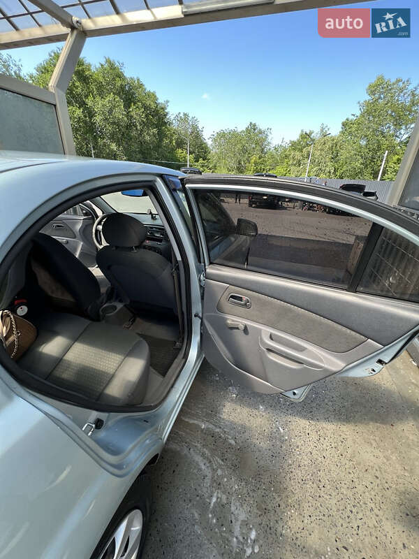 Седан Kia Rio 2008 в Дніпрі