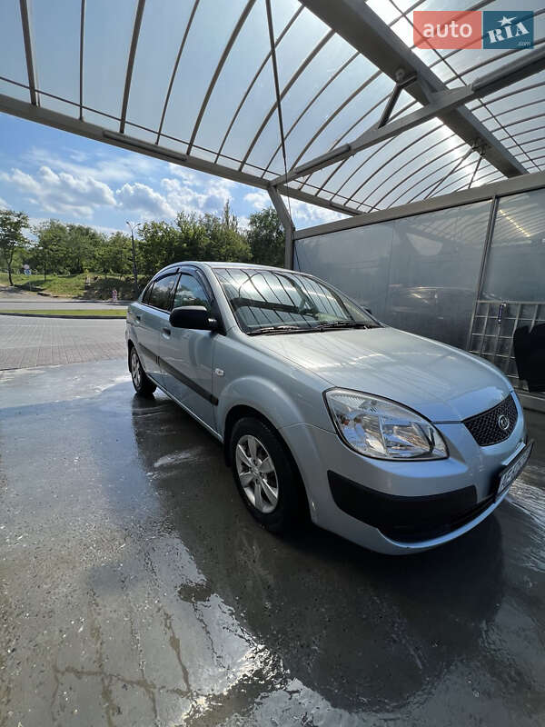 Седан Kia Rio 2008 в Дніпрі
