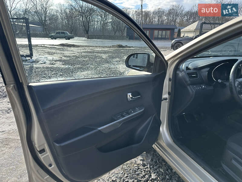 Седан Kia Rio 2012 в Чернівцях