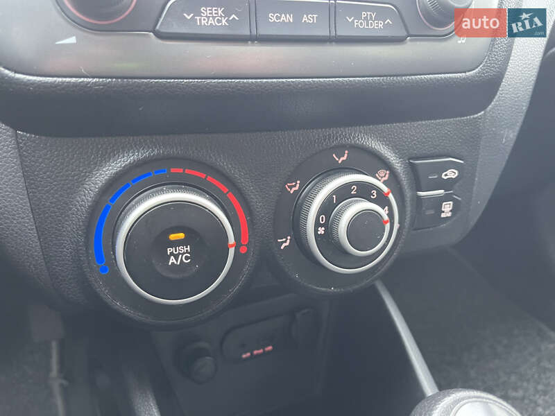 Седан Kia Rio 2013 в Киеве