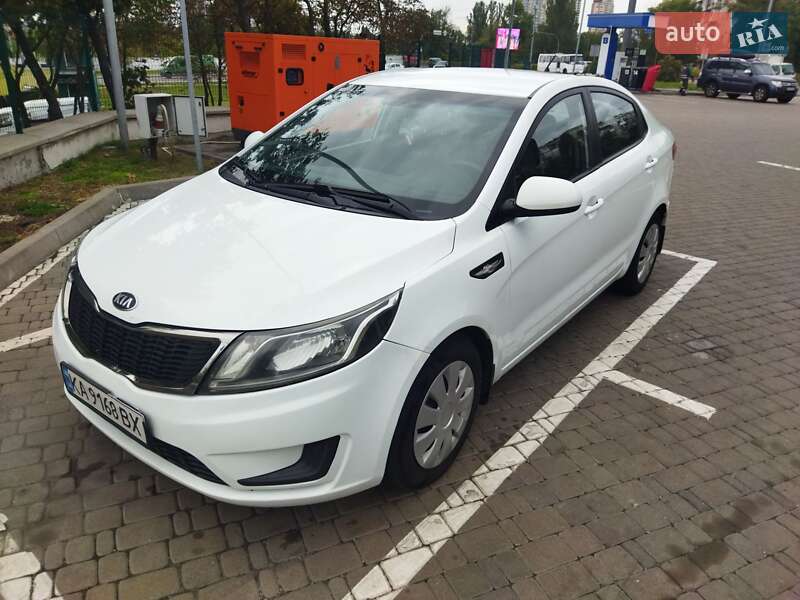 Хэтчбек Kia Rio 2013 в Киеве фото 2 Хэтчбек Kia Rio 2013 в Киеве
