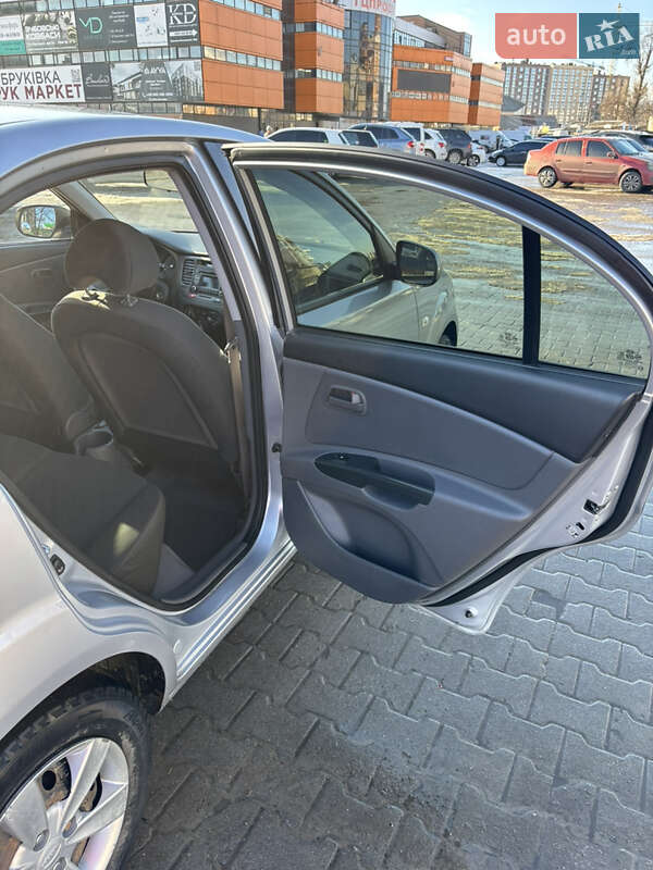 Седан Kia Rio 2011 в Черновцах фото 13 Седан Kia Rio 2011 в Черновцах
