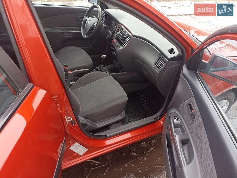 Хэтчбек Kia Rio 2008 в Лубнах