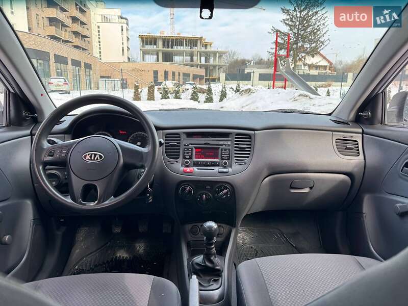 Седан Kia Rio 2011 в Львові