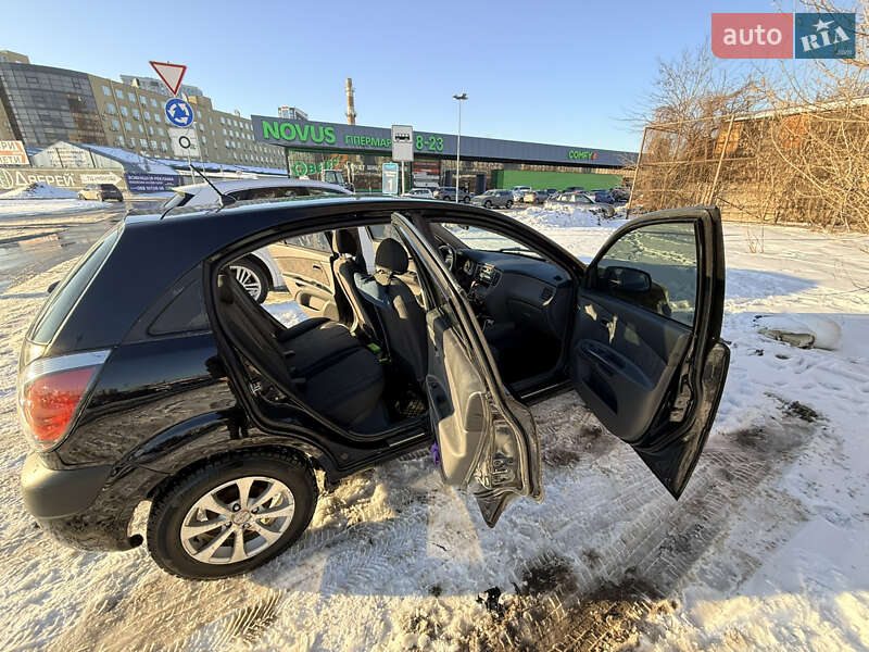 Хэтчбек Kia Rio 2008 в Киеве